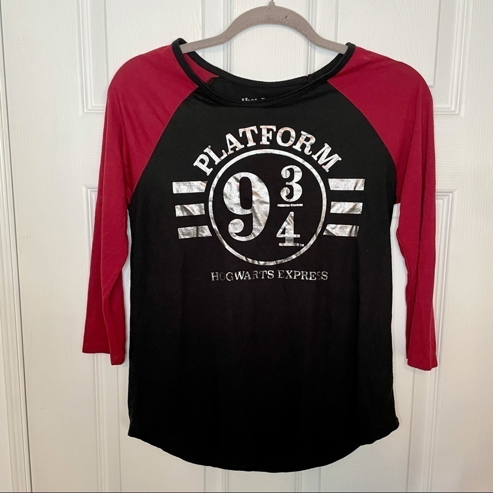 Harry Potter Official Platform 9 3/4 Red & Black Baseball Shirt Medium